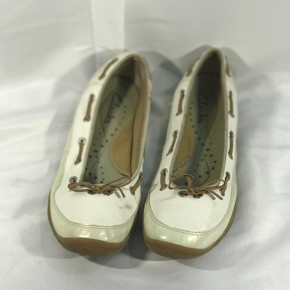 🎉WHITE LEATHER CLARK’S SLIP ON FLATS▪️ Sz 7.5▪️